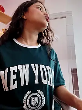 LUNAA    online show from 10-06-25, 03:37