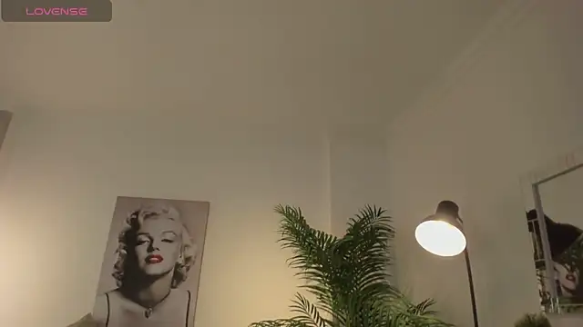 LUNAA    online show from 11-13-25, 03:38