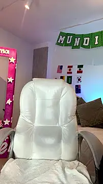 Snapshot of LUNAA___ chatting on 07-14-26, 03:22 LUNAA online show from 07-14-26, 03:22
