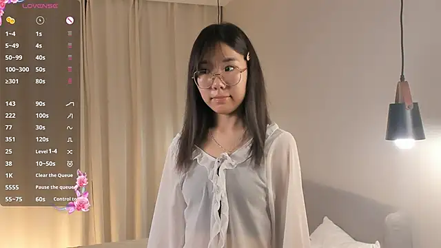 Snapshot of UdelaDodson chatting on 09-17-25, 03:03 UdelaDodson online show from 09-17-25, 03:03