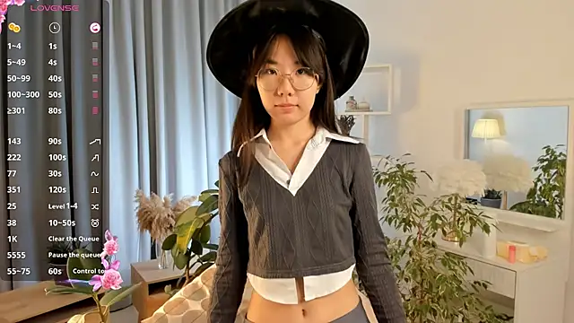 Snapshot of UdelaDodson chatting on 10-01-25, 03:29 UdelaDodson online show from 10-01-25, 03:29