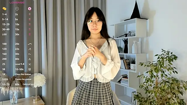 Snapshot of UdelaDodson chatting on 10-25-25, 01:13 UdelaDodson online show from 10-25-25, 01:13