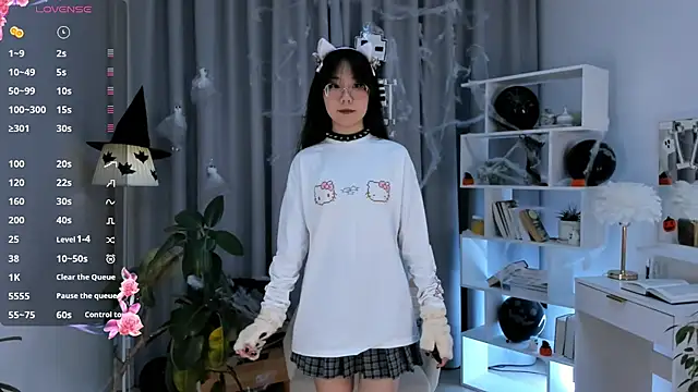 Snapshot of UdelaDodson chatting on 10-31-25, 01:06 UdelaDodson online show from 10-31-25, 01:06