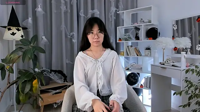 Snapshot of UdelaDodson chatting on 11-03-25, 01:19 UdelaDodson online show from 11-03-25, 01:19