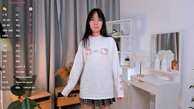 Snapshot of UdelaDodson chatting on 11-14-25, 01:04 UdelaDodson online show from 11-14-25, 01:04