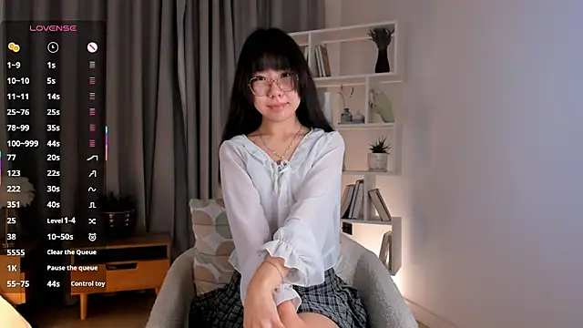 Snapshot of UdelaDodson chatting on 12-05-25, 01:25 UdelaDodson online show from 12-05-25, 01:25