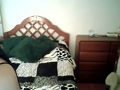 Snapshot of FallsForHerSmile chatting on 01-12-26, 03:28 FallsForHerSmile online show from 01-12-26, 03:28