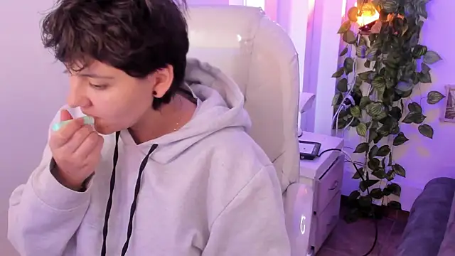 Nathaly ds online show from 04-21-26, 08:12