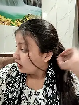 Snapshot of Dipali143143 chatting on 06-12-26, 01:10 Dipali143143 online show from 06-12-26, 01:10
