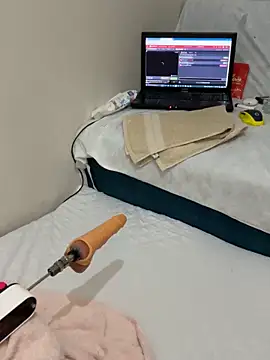 Ozge-SluttyScream69 online show from 03-26-26, 11:43