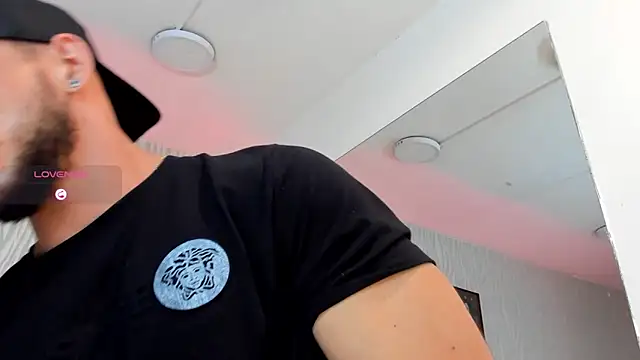 Snapshot of dylan_jacobx chatting on 04-27-26, 06:06 dylan jacobx online show from 04-27-26, 06:06