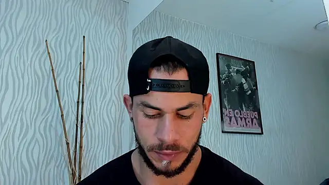 Snapshot of dylan_jacobx chatting on 05-03-26, 01:33 dylan jacobx online show from 05-03-26, 01:33