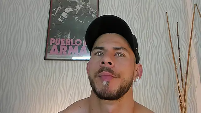 Snapshot of dylan_jacobx chatting on 06-14-26, 04:03 dylan jacobx online show from 06-14-26, 04:03