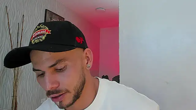 Snapshot of dylan_jacobx chatting on 06-27-26, 06:02 dylan jacobx online show from 06-27-26, 06:02