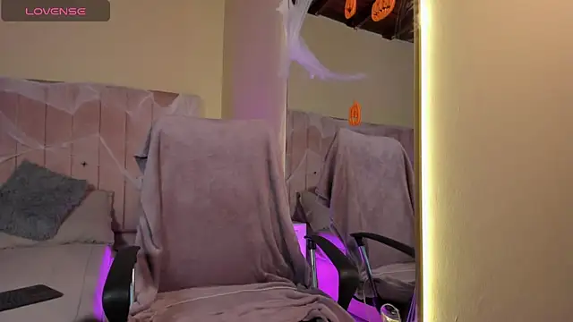 Mia mtnz02 online show from 10-24-25, 01:03