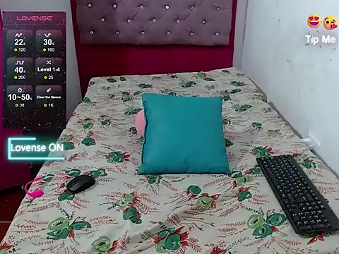 Snapshot of 05melany chatting on 09-24-25, 01:53 05melany online show from 09-24-25, 01:53