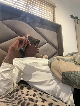 Snapshot of AllDayBbC chatting on 06-25-26, 09:25 AllDayBbC online show from 06-25-26, 09:25