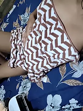 Snapshot of RAYI_Queen_2 chatting on 02-14-26, 02:03 RAYI Queen 2 online show from 02-14-26, 02:03