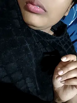 Snapshot of RAYI_Queen_2 chatting on 02-17-26, 08:11 RAYI Queen 2 online show from 02-17-26, 08:11