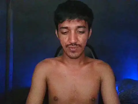 Snapshot of RowyCam chatting on 10-28-25, 03:36 RowyCam online show from 10-28-25, 03:36