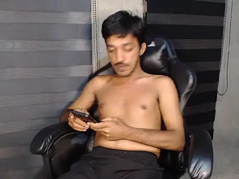 RowyCam online show from 11-07-25, 01:00