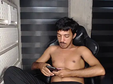 RowyCam online show from 11-08-25, 01:06