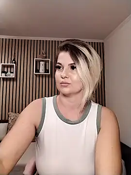 Snapshot of Mayaaaaaa_ chatting on 11-22-25, 08:30 Mayaaaaaa online show from 11-22-25, 08:30