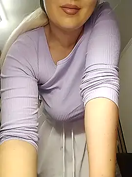 Snapshot of Mayaaaaaa_ chatting on 11-27-25, 07:32 Mayaaaaaa online show from 11-27-25, 07:32