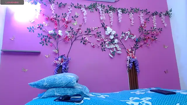 skinnybarbie022 online show from 06-22-26, 01:29