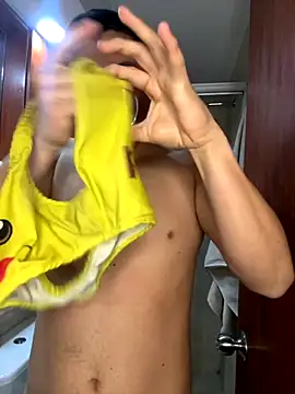 Snapshot of Kurtxxx22 chatting on 10-06-25, 07:44 Kurtxxx22 online show from 10-06-25, 07:44