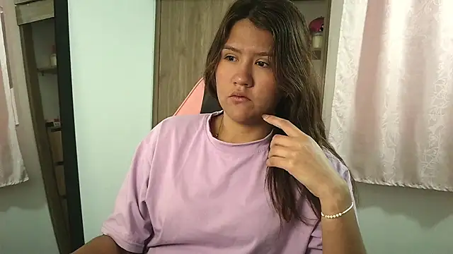 Oliviawatson1 online show from 10-02-25, 12:12