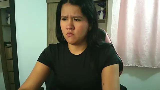 Oliviawatson1 online show from 12-05-25, 01:09