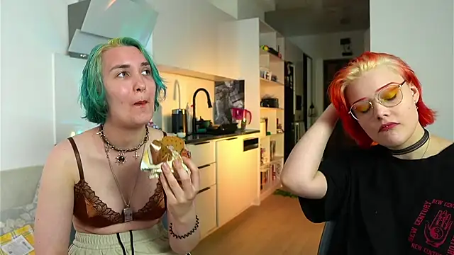 Snapshot of Sova173 chatting on 06-10-26, 06:07 Sova173 online show from 06-10-26, 06:07