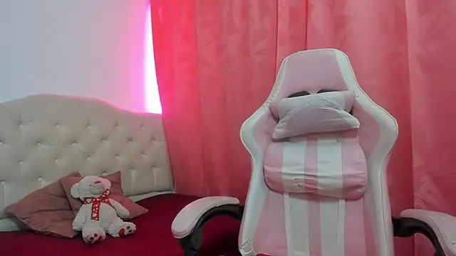 lailahdark online show from 09-14-25, 04:44