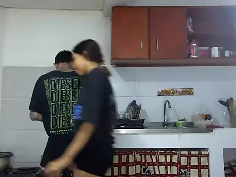 Snapshot of MeganAndMax@xh chatting on 11-08-25, 01:06 MeganAndMaxxh online show from 11-08-25, 01:06