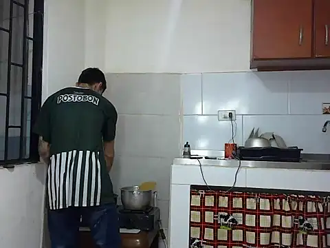 Snapshot of MeganAndMax@xh chatting on 11-12-25, 01:17 MeganAndMaxxh online show from 11-12-25, 01:17