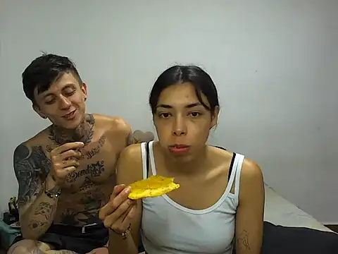 Snapshot of MeganAndMax@xh chatting on 11-15-25, 02:42 MeganAndMaxxh online show from 11-15-25, 02:42