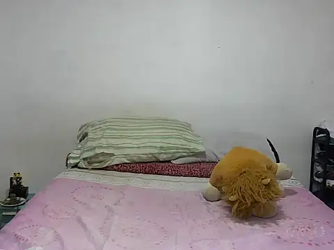 Snapshot of MeganAndMax@xh chatting on 12-14-25, 02:50 MeganAndMaxxh online show from 12-14-25, 02:50