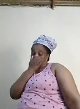 Snapshot of Prettyboobiesx chatting on 10-28-25, 10:23 Prettyboobiesx online show from 10-28-25, 10:23