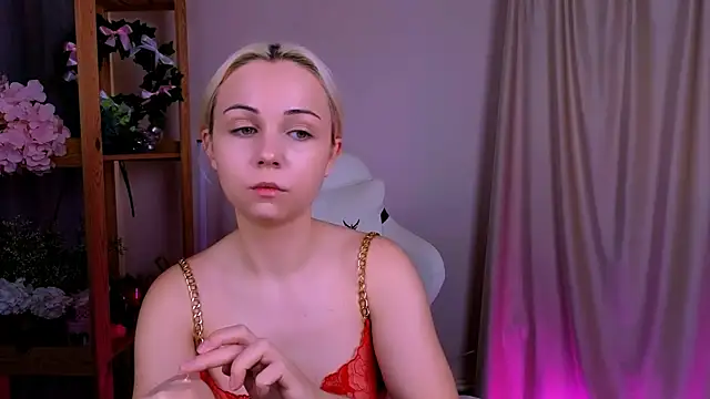 Charlotte Colinss online show from 09-24-25, 02:59