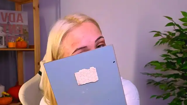 Charlotte Colinss online show from 11-05-25, 02:22