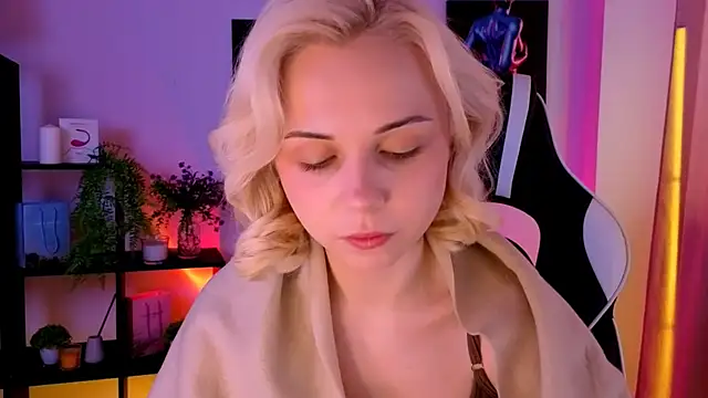 Charlotte Colinss online show from 05-21-26, 06:09