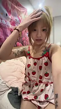 Snapshot of momo-2580 chatting on 11-11-25, 10:15 momo-2580 online show from 11-11-25, 10:15