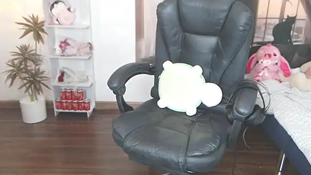 Suzie Wet Cave online show from 09-27-25, 12:54