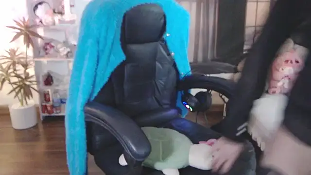 Suzie Wet Cave online show from 10-24-25, 12:01