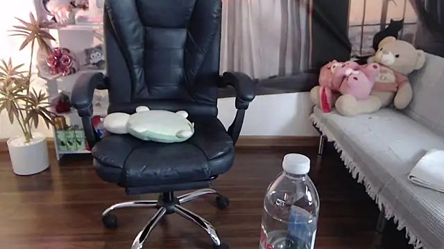 Suzie Wet Cave online show from 10-27-25, 11:58