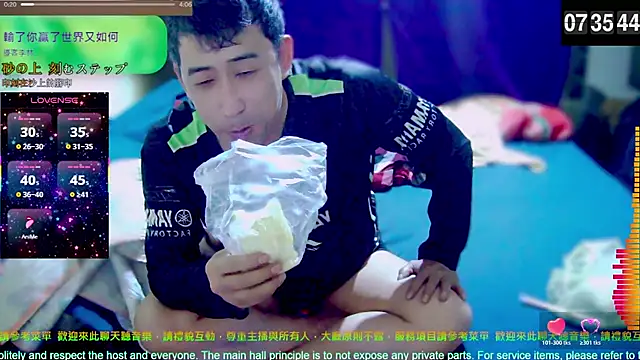 Snapshot of tw239398 chatting on 12-22-25, 11:35 tw239398 online show from 12-22-25, 11:35