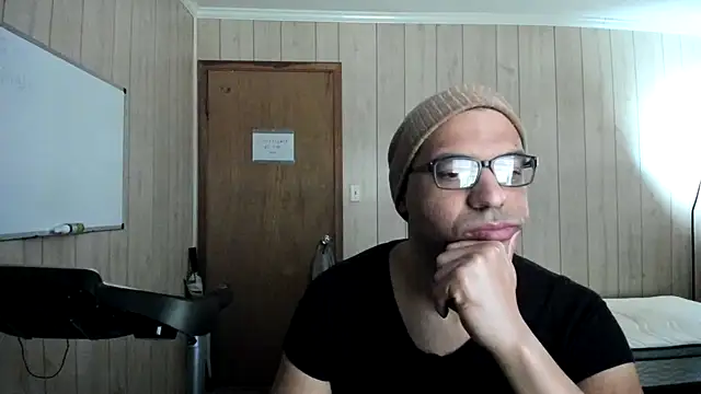 Snapshot of NaturalBeautyQueen chatting on 10-09-25, 12:58 NaturalBeautyQueen online show from 10-09-25, 12:58