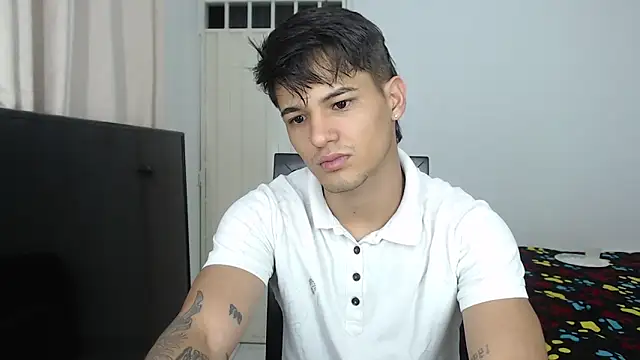 Snapshot of Alex_mojica chatting on 09-26-25, 07:45 Alex mojica online show from 09-26-25, 07:45