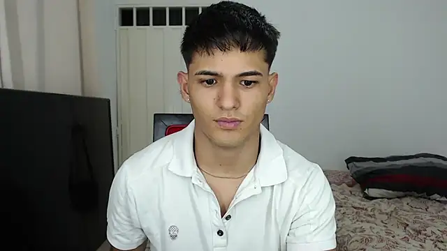 Snapshot of Alex_mojica chatting on 10-18-25, 06:26 Alex mojica online show from 10-18-25, 06:26